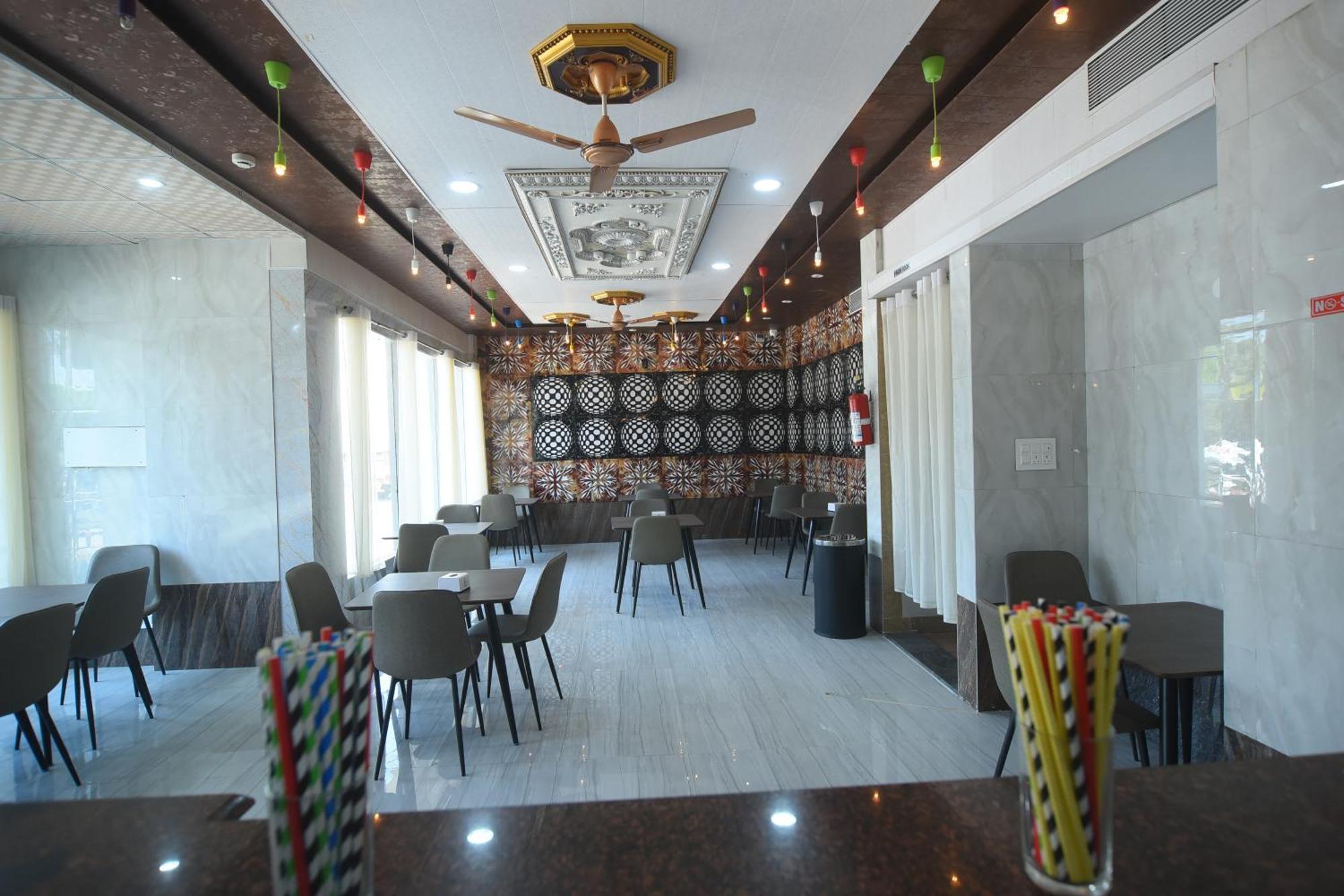 R Empire Revtree Davangere Exterior foto
